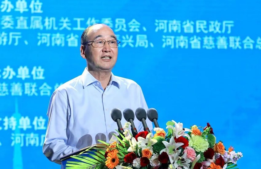 ▲省政协原副主席、党组副书记、省慈善联合总会会长邓永俭致辞.jpg