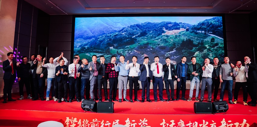 大合唱 裁剪.jpg